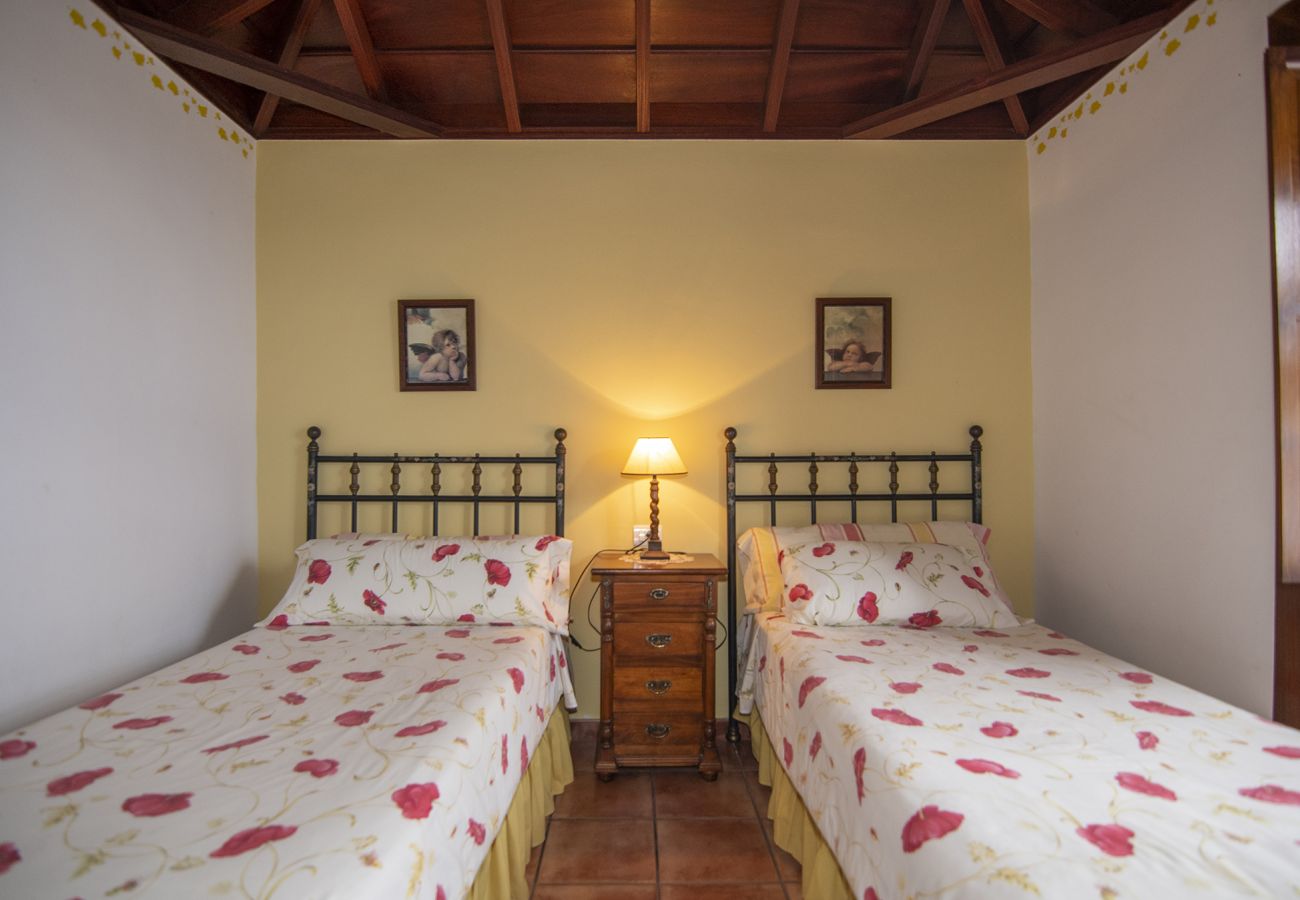 Cottage in Villa de Mazo - LP1062 Vakantiehuis met gedeeld zwembad in Mazo