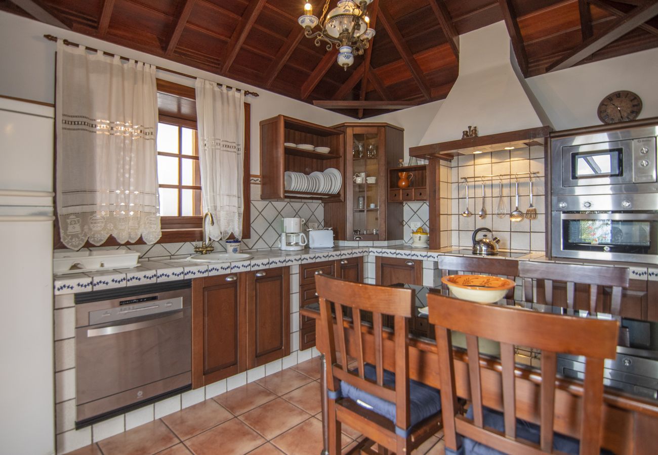 Cottage in Villa de Mazo - LP1062 Vakantiehuis met gedeeld zwembad in Mazo