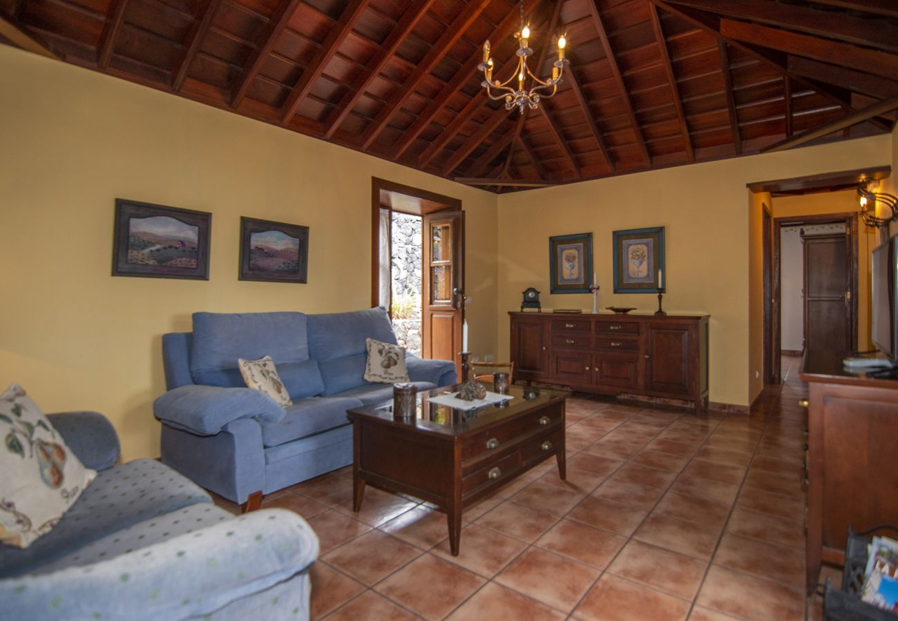 Cottage in Villa de Mazo - LP1062 Vakantiehuis met gedeeld zwembad in Mazo