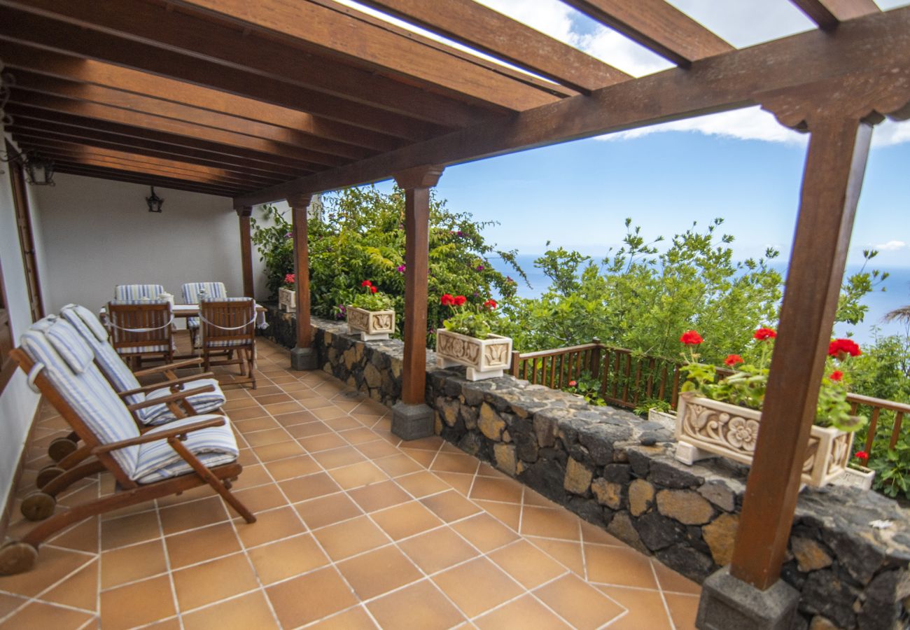 Cottage in Villa de Mazo - LP1062 Vakantiehuis met gedeeld zwembad in Mazo