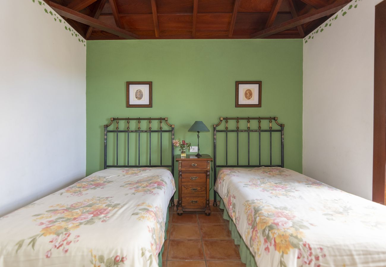 Cottage in Villa de Mazo - LP1063 Vakantiehuis met gedeeld zwembad in Mazo