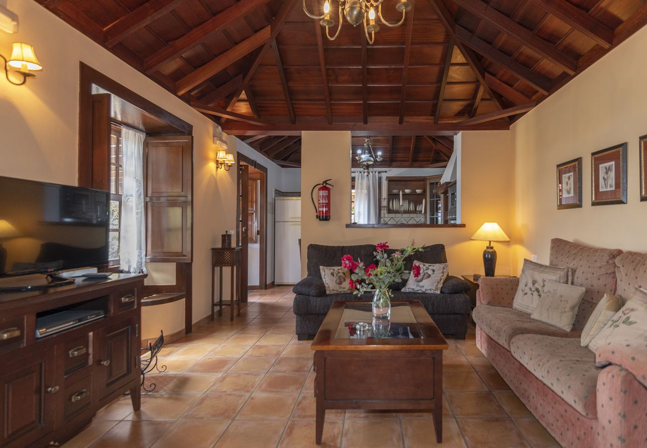 Cottage in Villa de Mazo - LP1063 Vakantiehuis met gedeeld zwembad in Mazo