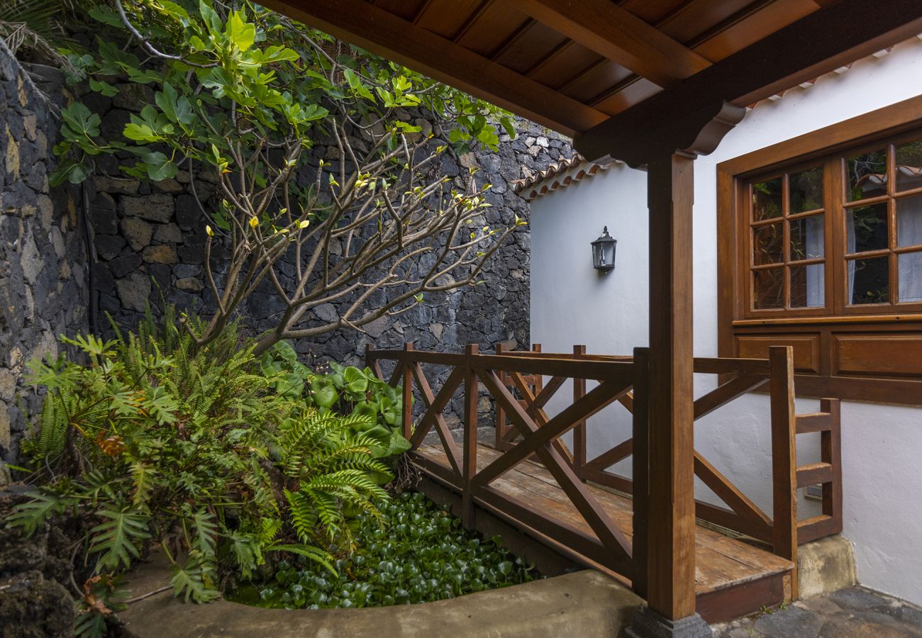 Cottage in Villa de Mazo - LP1063 Vakantiehuis met gedeeld zwembad in Mazo