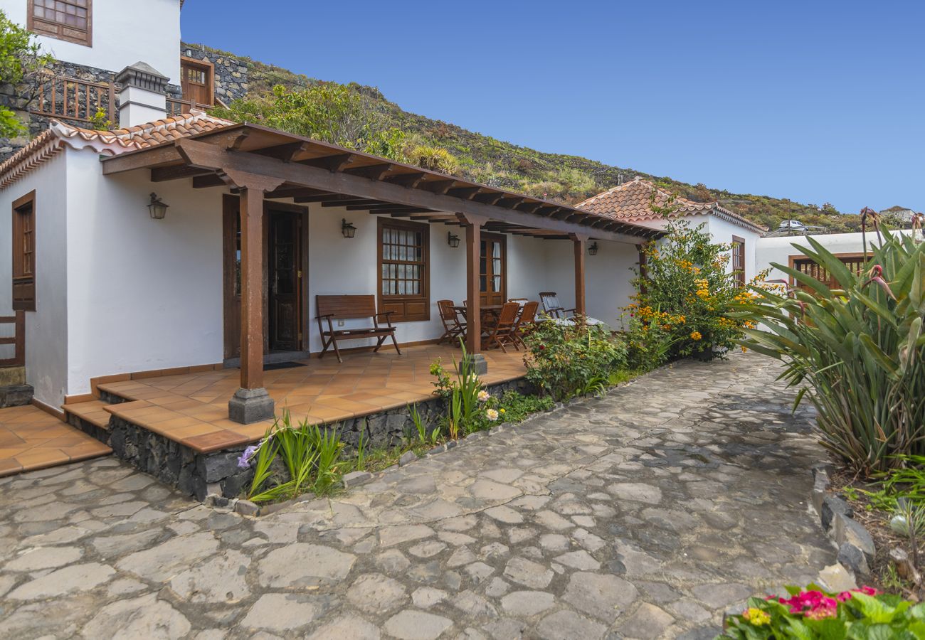 Cottage in Villa de Mazo - LP1063 Vakantiehuis met gedeeld zwembad in Mazo