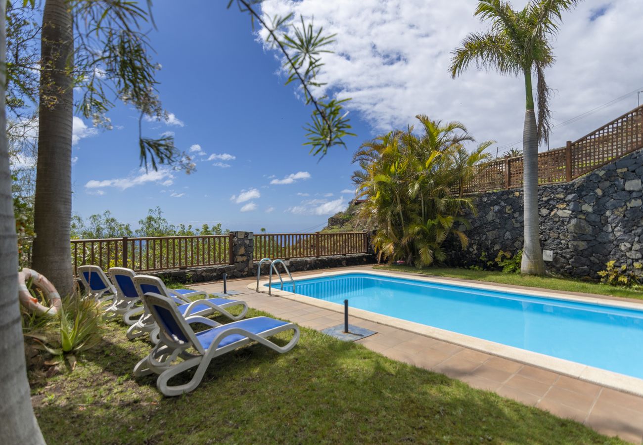 Cottage in Villa de Mazo - LP1063 Vakantiehuis met gedeeld zwembad in Mazo