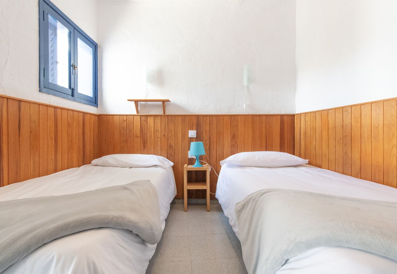 Rijhuis in San Bartolomé de Tirajana - GC0273 Vakantiehuis in Chira met gedeeld zwembad