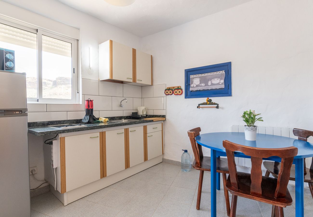 Rijhuis in San Bartolomé de Tirajana - GC0273 Vakantiehuis in Chira met gedeeld zwembad