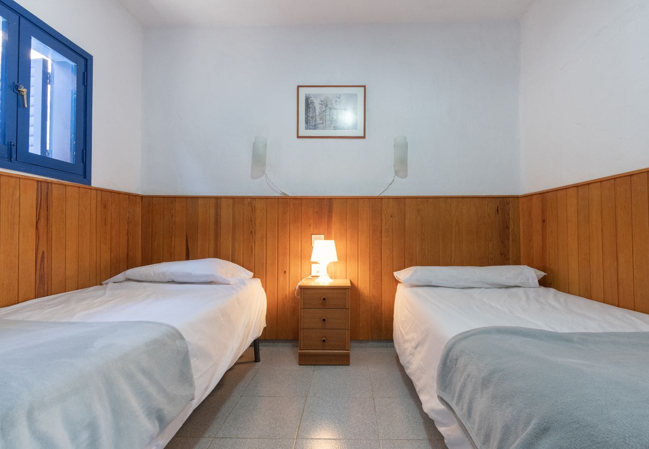 Rijhuis in San Bartolomé de Tirajana - GC0275 Vakantiehuis in Chira met gedeeld zwembad