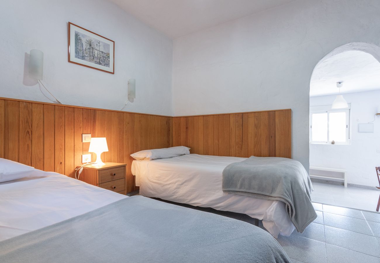 Rijhuis in San Bartolomé de Tirajana - GC0275 Vakantiehuis in Chira met gedeeld zwembad