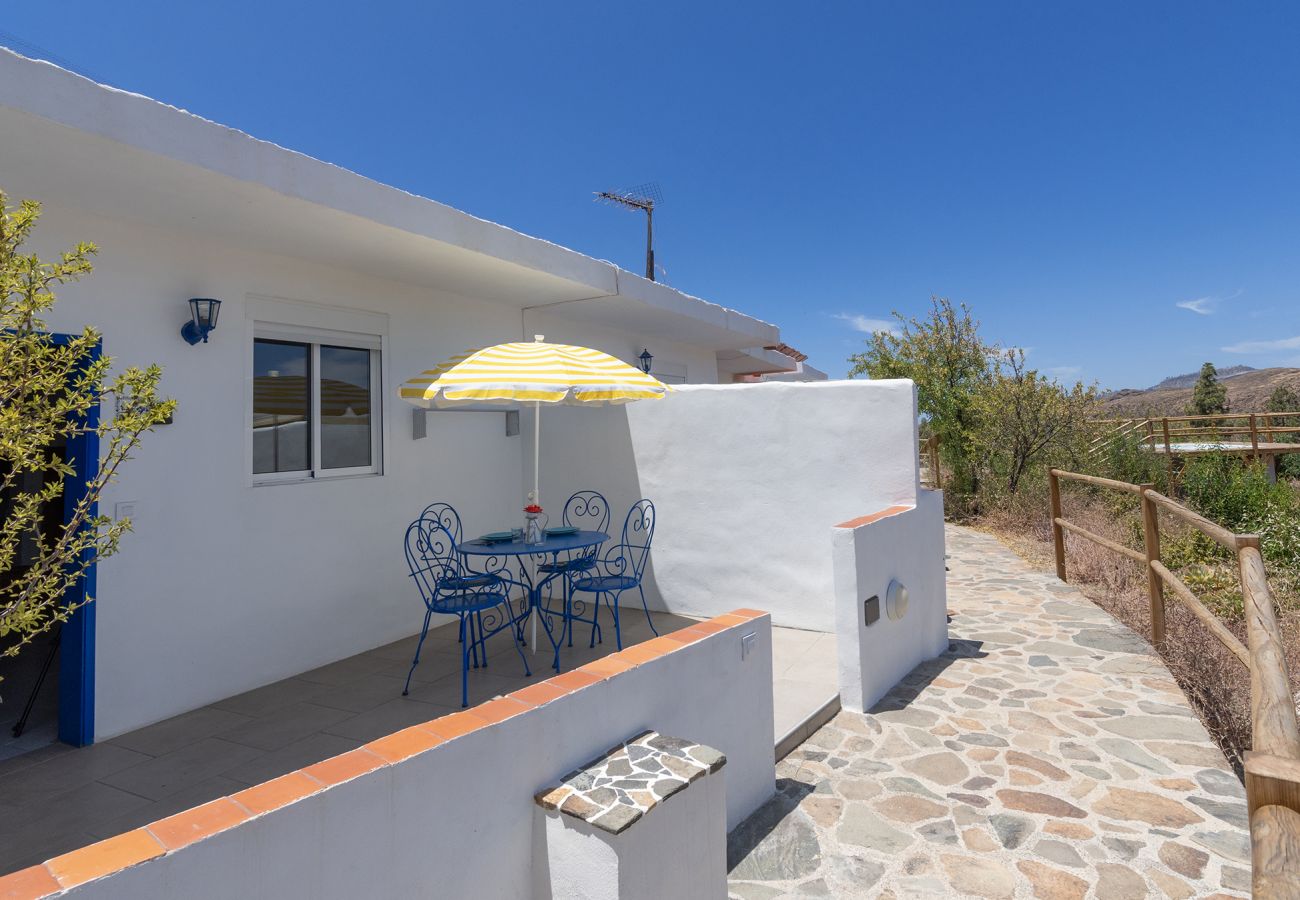 Rijhuis in San Bartolomé de Tirajana - GC0275 Vakantiehuis in Chira met gedeeld zwembad